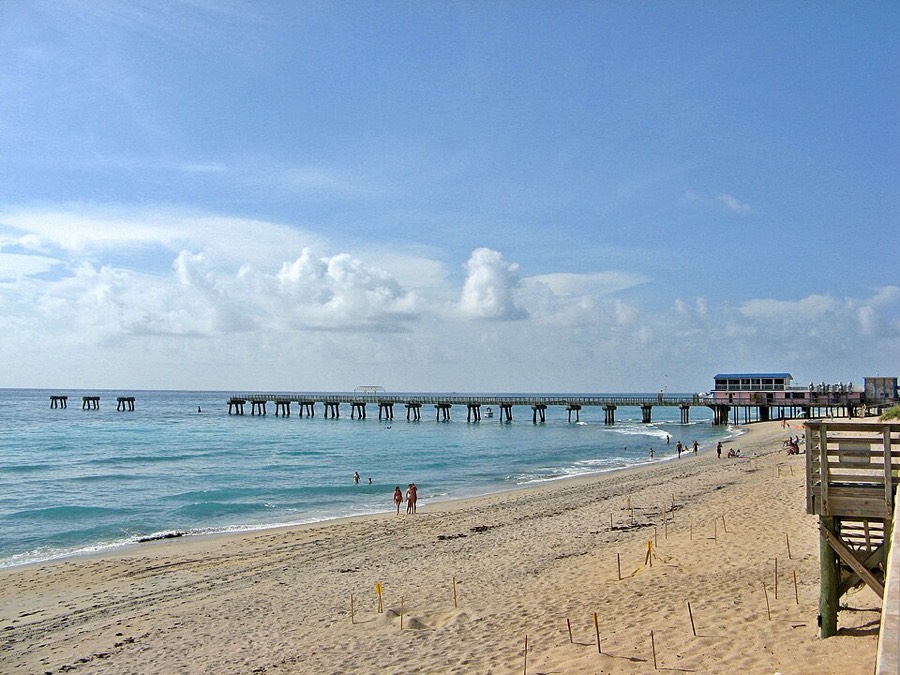 The beach and fishing pier at Lake Worth Beach