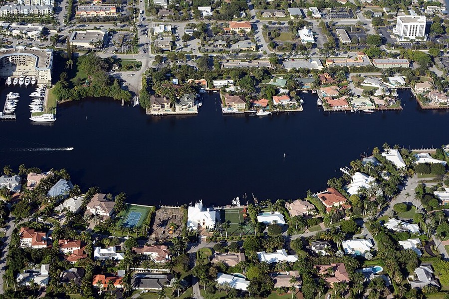Waterfront homes with private docks along the Intracoastal in Delray Beach
